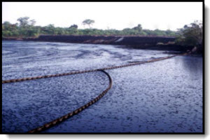 Venezuela_oily_Lagoon